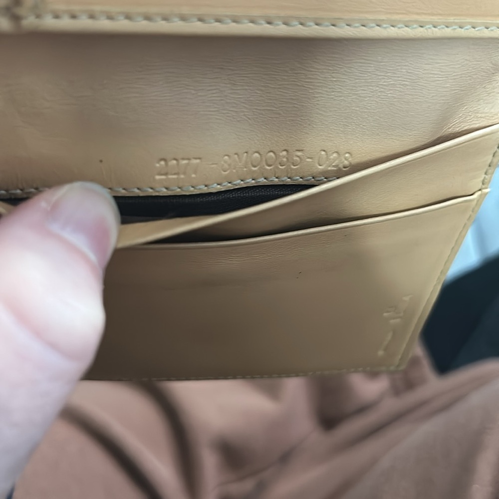 Fendi Zucca Bifold Wallet / Pre-loved 🫶🏻 - Picture 11 of 11